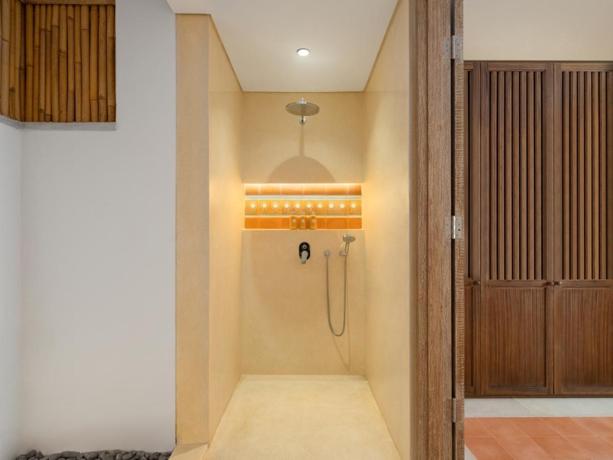 Sudamala Resort, Komodo, Labuan Bajo Exterior photo A shower stall